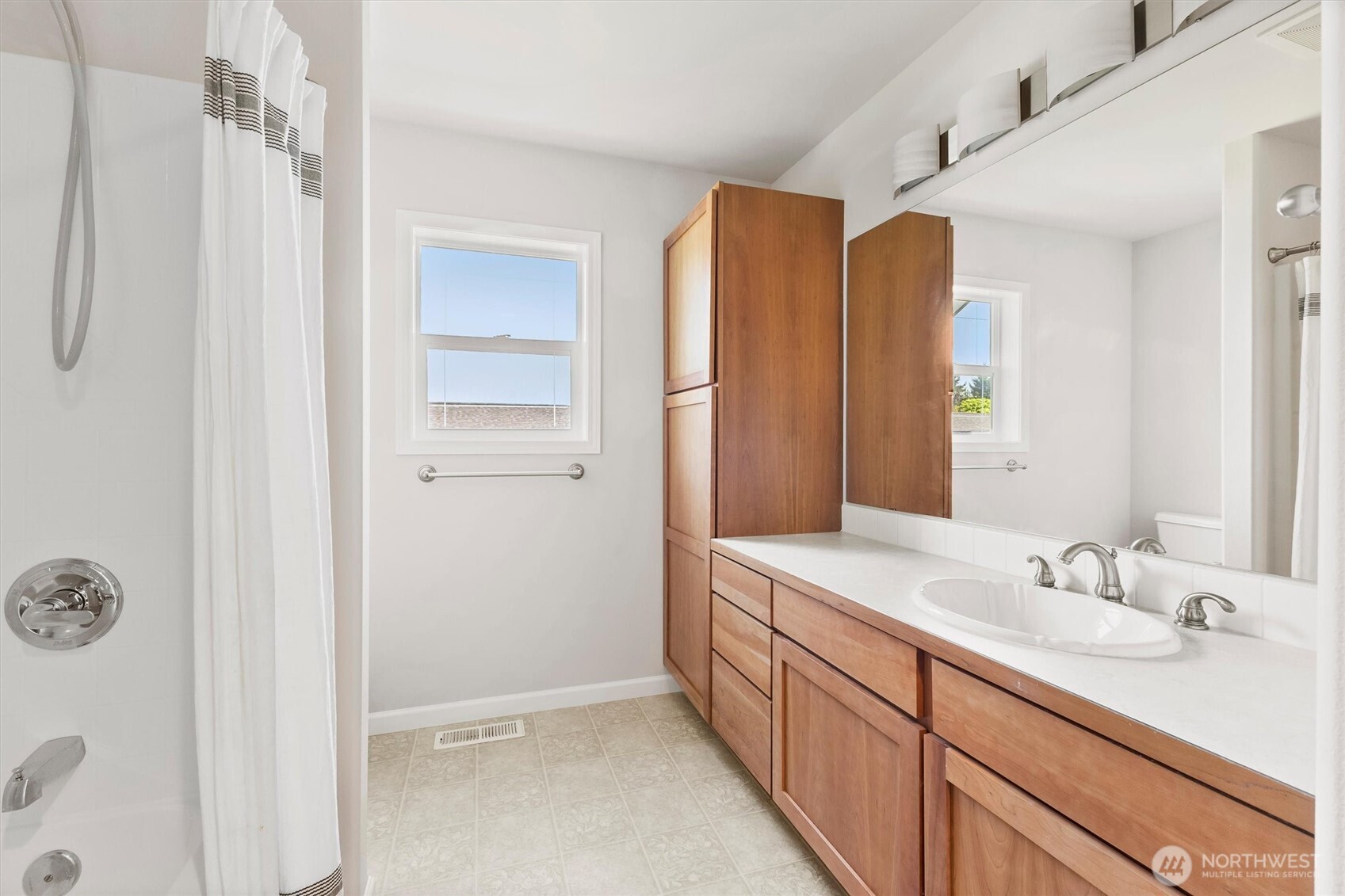 1149 Aaron Drive Lynden WA 98264