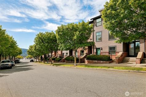 1078 NE High Street Issaquah WA 98029