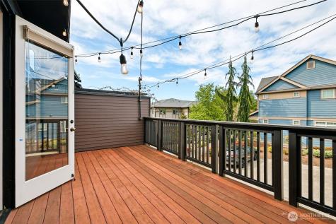 1078 NE High Street Issaquah WA 98029