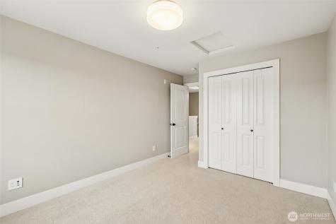 1078 NE High Street Issaquah WA 98029