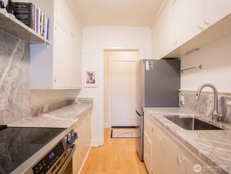 5810 NE Cowen Place Seattle WA 98105