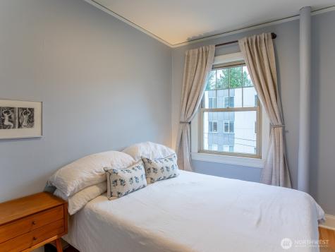 5810 NE Cowen Place Seattle WA 98105