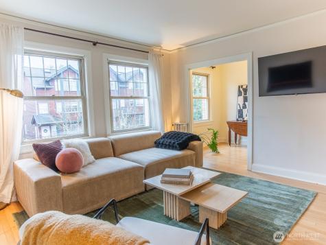 5810 NE Cowen Place Seattle WA 98105