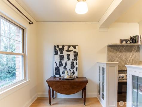 5810 NE Cowen Place Seattle WA 98105