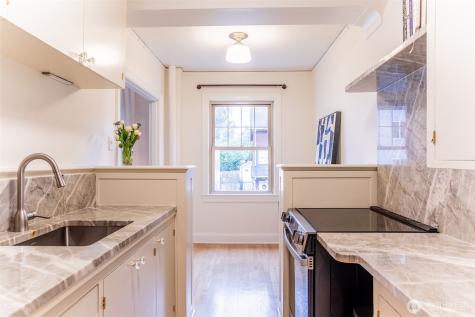5810 NE Cowen Place Seattle WA 98105