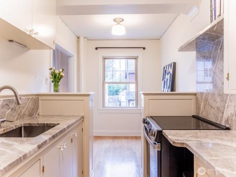 5810 NE Cowen Place Seattle WA 98105