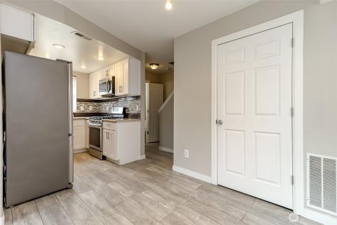10426 17th Avenue SW Seattle WA 98146
