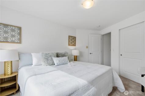 3045 20th Avenue W Seattle WA 98199