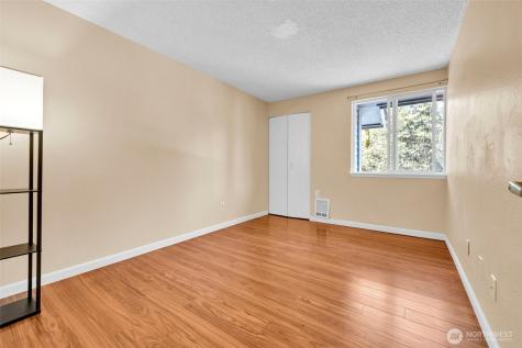 4717 W Lake Sammamish Pkwy SE Sammamish WA 98027