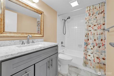 4717 W Lake Sammamish Pkwy SE Sammamish WA 98027