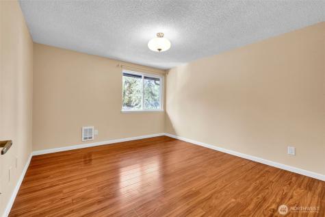 4717 W Lake Sammamish Pkwy SE Sammamish WA 98027