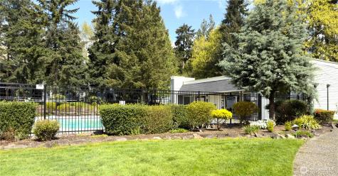 4717 W Lake Sammamish Pkwy SE Sammamish WA 98027