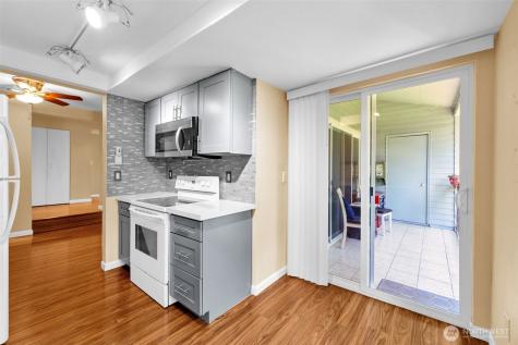 4717 W Lake Sammamish Pkwy SE Sammamish WA 98027