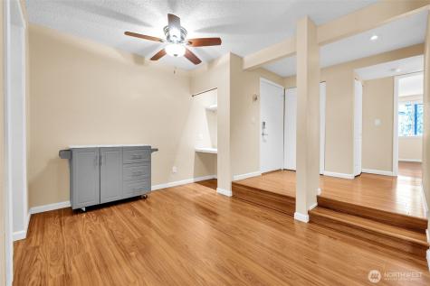 4717 W Lake Sammamish Pkwy SE Sammamish WA 98027