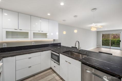 6121 NE 175 Street Kenmore WA 98028