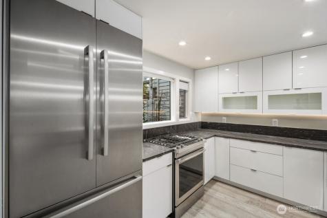 6121 NE 175 Street Kenmore WA 98028