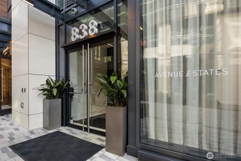 838 Avenue Square NE Bellevue WA 98004