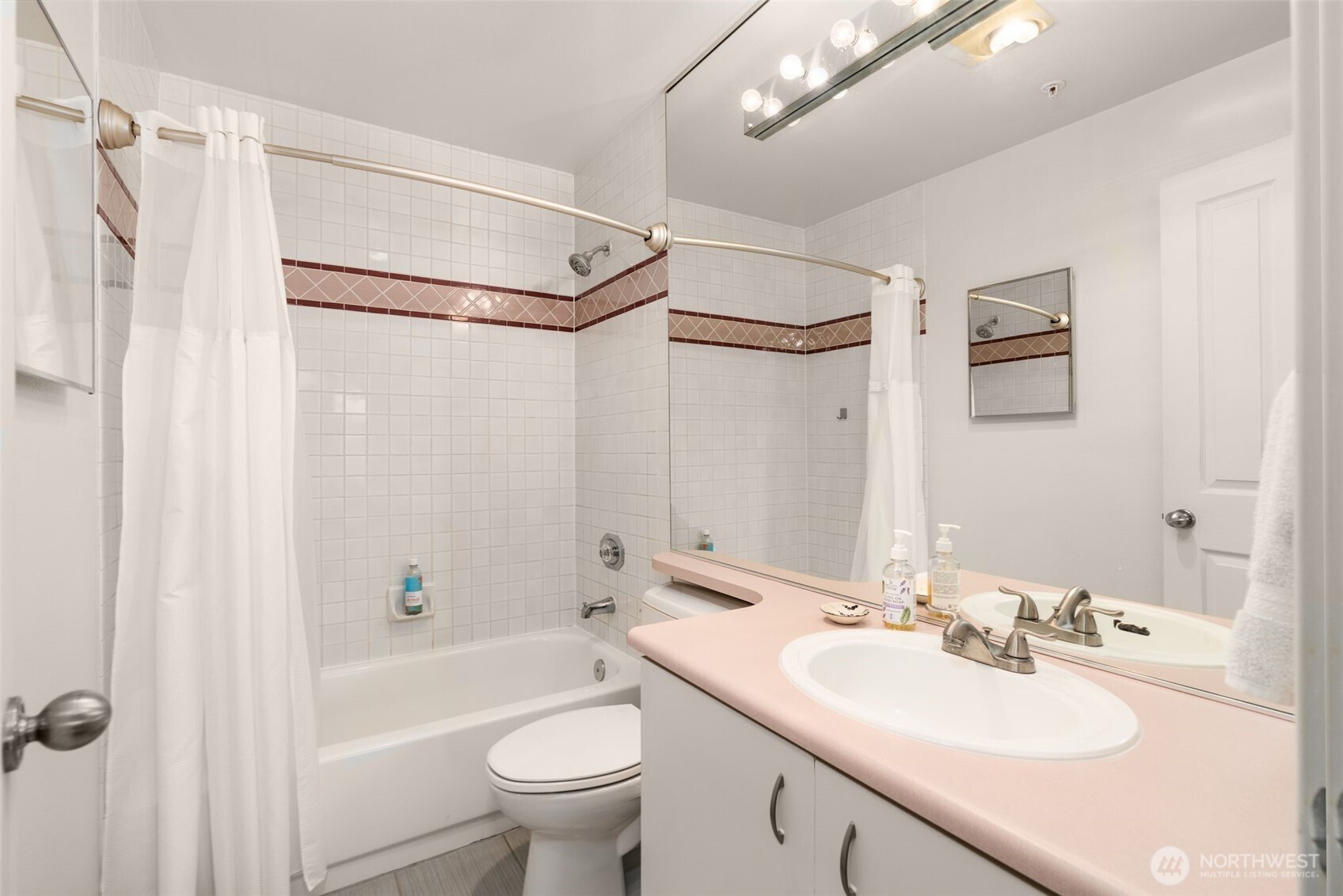 1504 Aurora Avenue N Seattle WA 98109