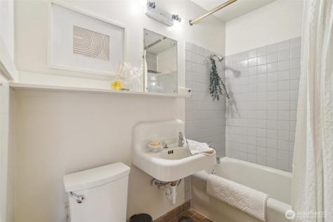 519 W Roy Street Seattle WA 98119