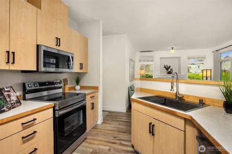 566 241st Lane SE Sammamish WA 98074