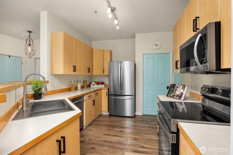 566 241st Lane SE Sammamish WA 98074