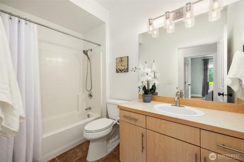 566 241st Lane SE Sammamish WA 98074