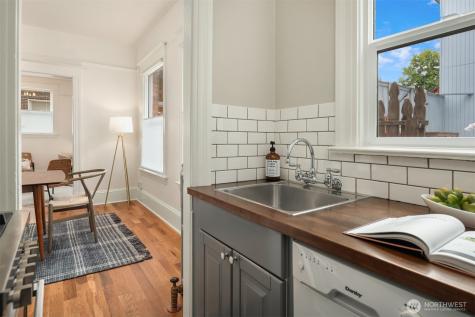 1726 15th Avenue Seattle WA 98122