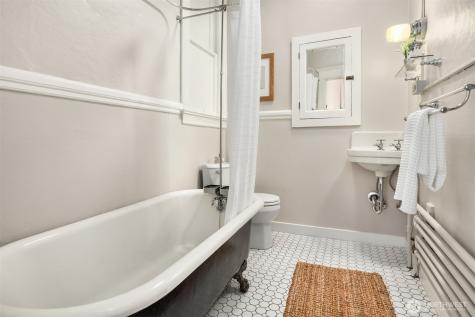 1726 15th Avenue Seattle WA 98122