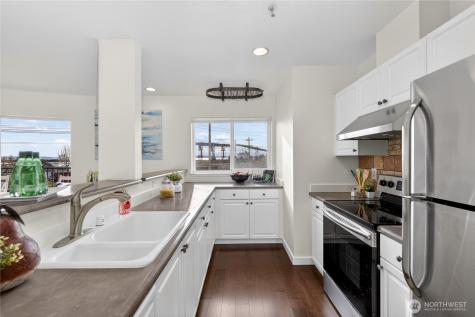 524 6th Avenue W Seattle WA 98119