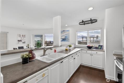 524 6th Avenue W Seattle WA 98119