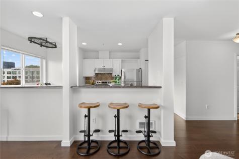 524 6th Avenue W Seattle WA 98119