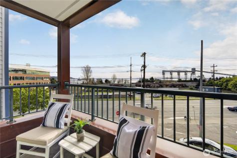 524 6th Avenue W Seattle WA 98119