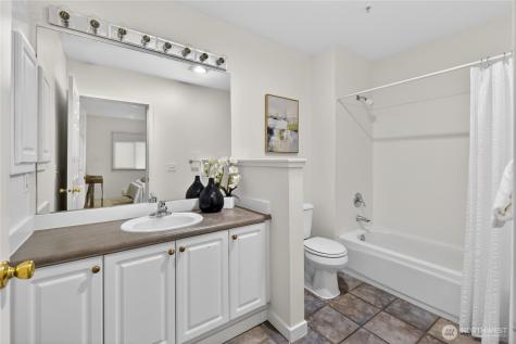524 6th Avenue W Seattle WA 98119