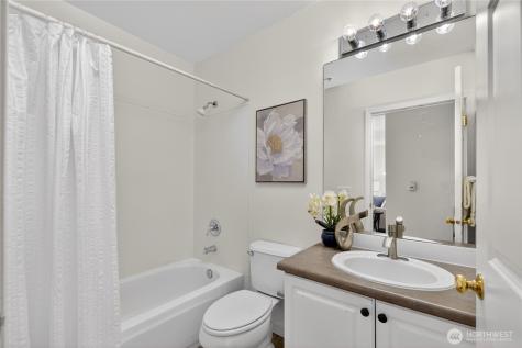 524 6th Avenue W Seattle WA 98119