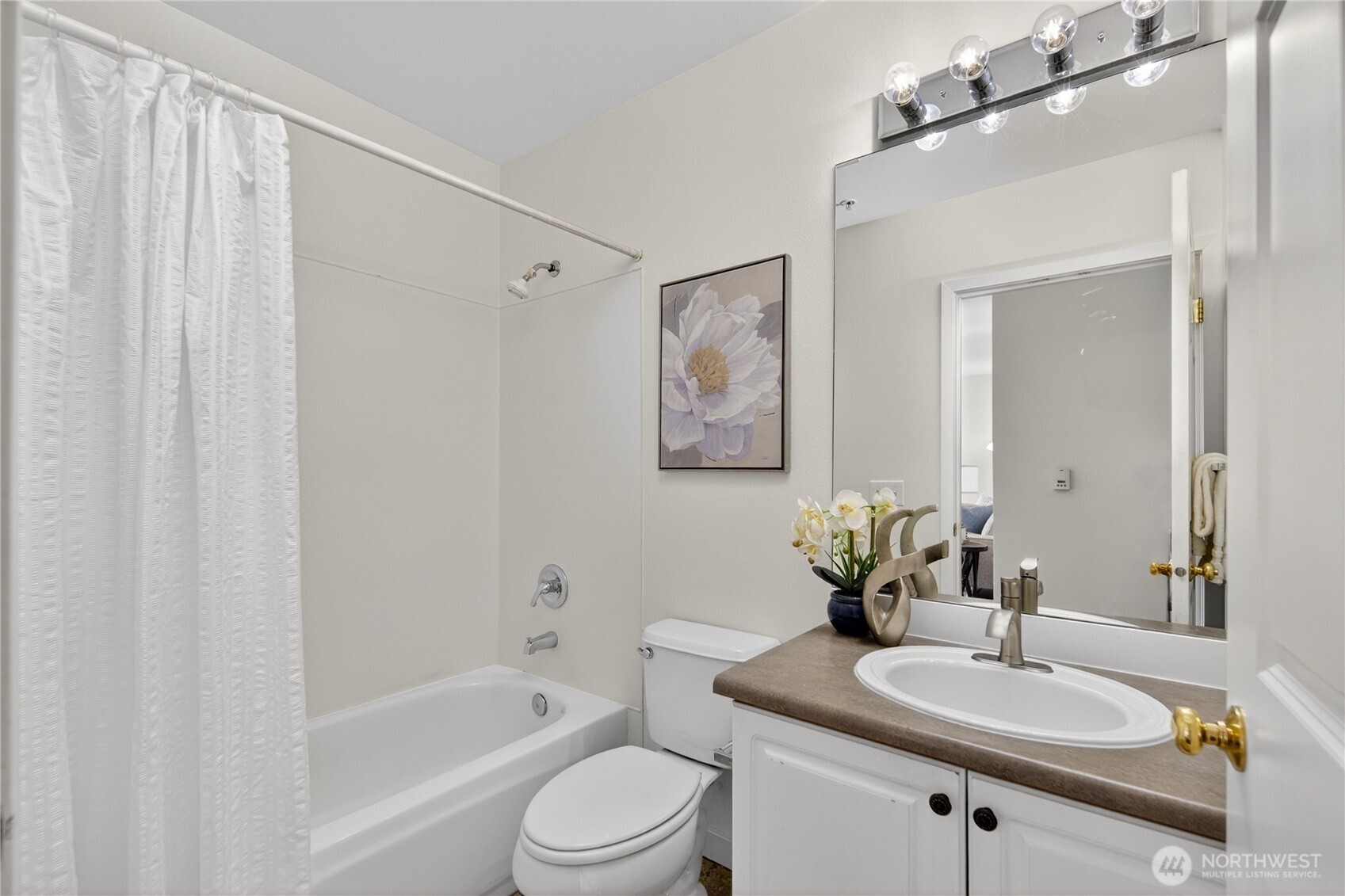 524 6th Avenue W Seattle WA 98119