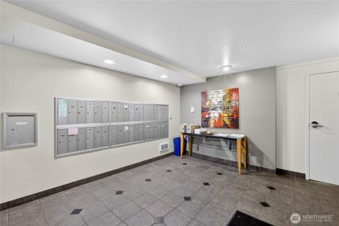 524 6th Avenue W Seattle WA 98119