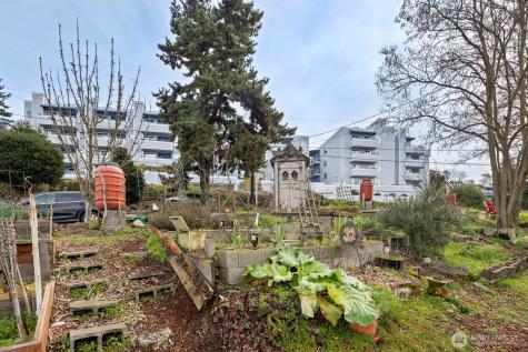 2244 13th Avenue W Seattle WA 98119