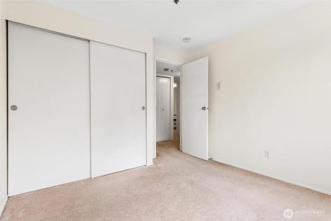 25131 98th Place S Kent WA 98030
