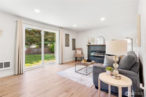 1617 Maple Lane Kent WA 98030