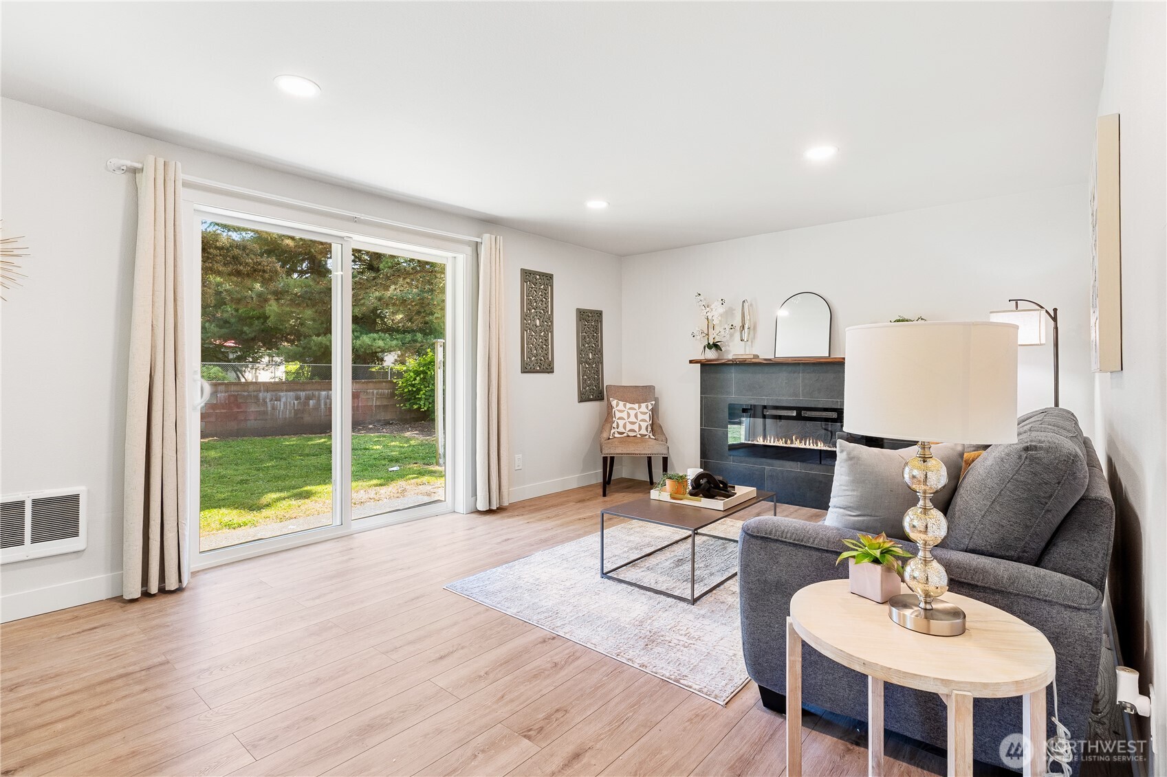 1617 Maple Lane Kent WA 98030