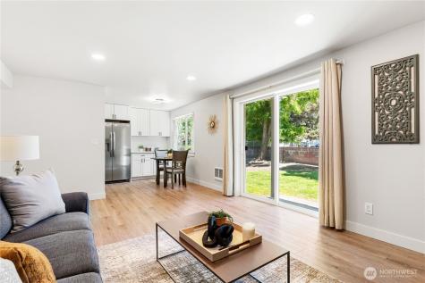 1617 Maple Lane Kent WA 98030