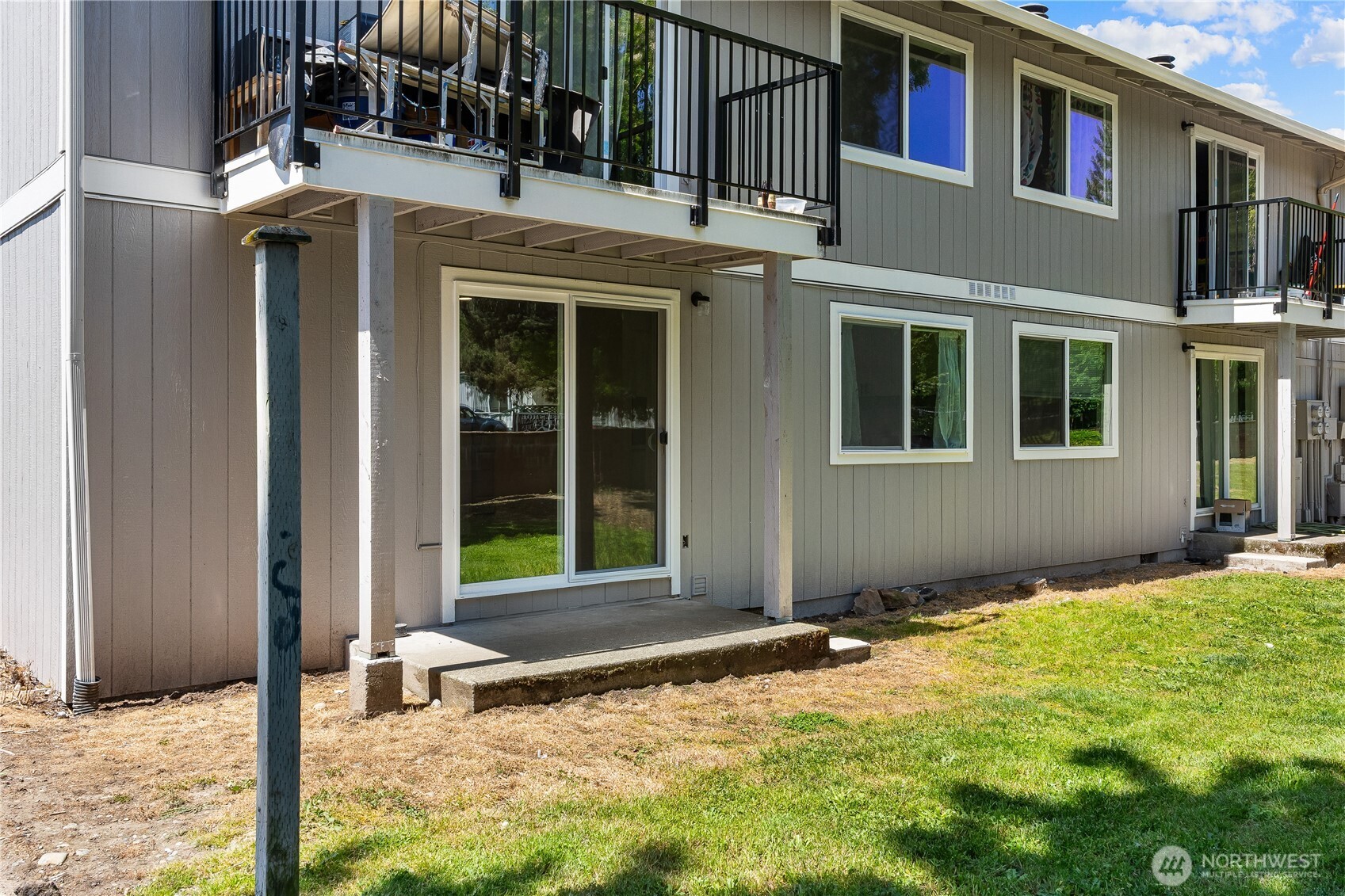1617 Maple Lane Kent WA 98030
