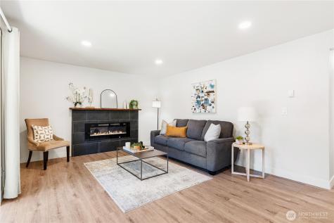 1617 Maple Lane Kent WA 98030