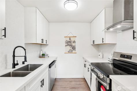 1617 Maple Lane Kent WA 98030