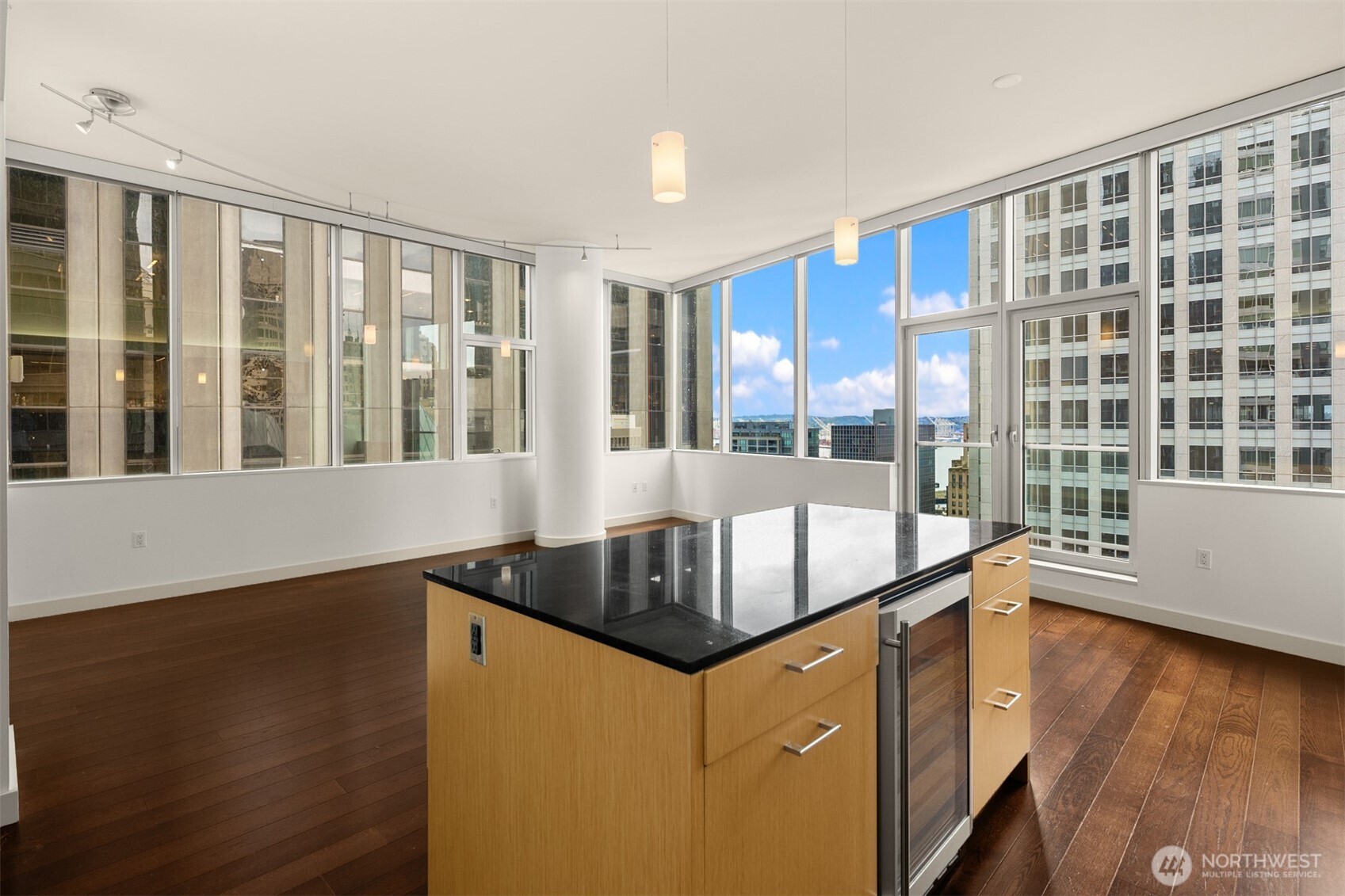 909 5th Avenue Seattle WA 98164