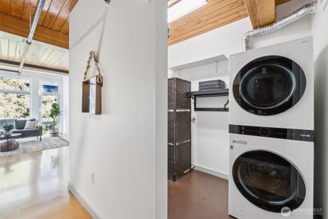 401 9th Avenue N Seattle WA 98109