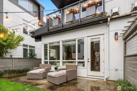 214 4th Court S Kirkland WA 98033