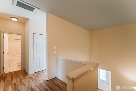 960 Lynnwood Court SE Renton WA 98058