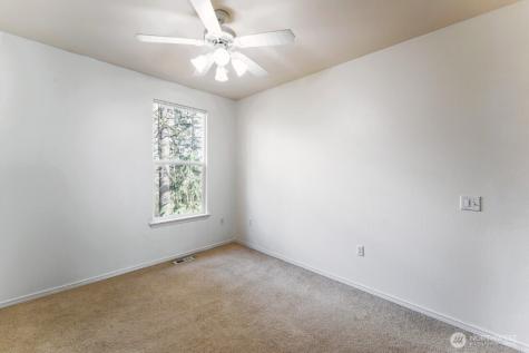 960 Lynnwood Court SE Renton WA 98058