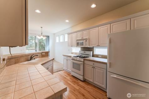 960 Lynnwood Court SE Renton WA 98058